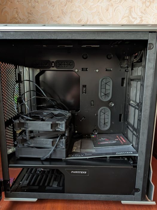 Корпус Phanteks Enthoo Evolv mATX