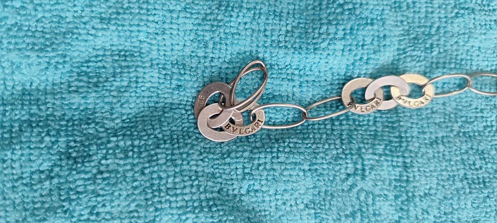 Сребърни гривни и медальони