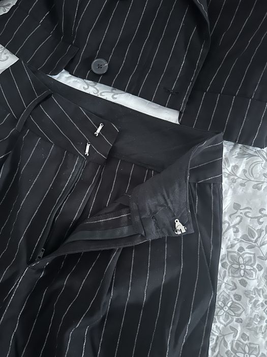 Черен костюм от три части