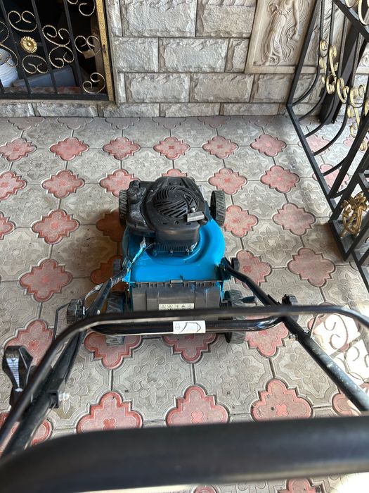 Продам газонокосилку Makita