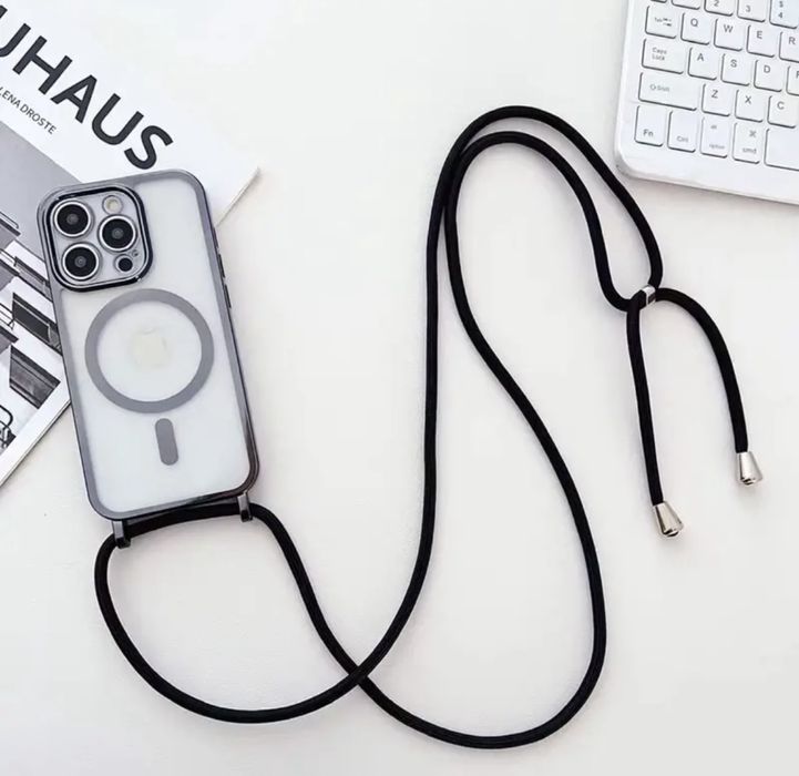 Чехол на iPhone с длинным ремешком