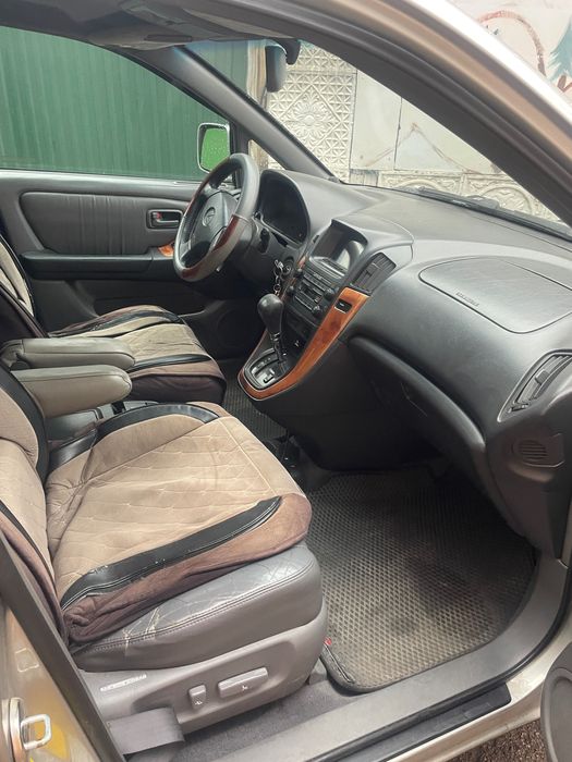 Продам машину Лексус RX300