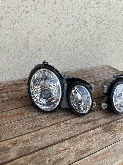 Пара фар от мерседеса