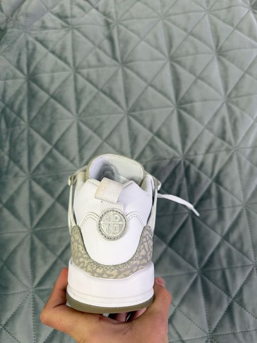 Vând  papuci Jordan Spizike Low (GS)