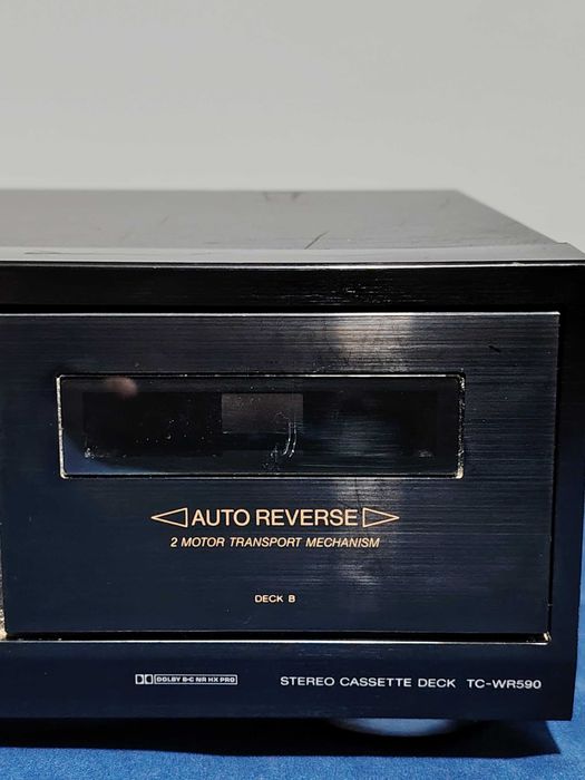 SONY TC-WR590 Stereo Cassette Deck are curelele rupte.