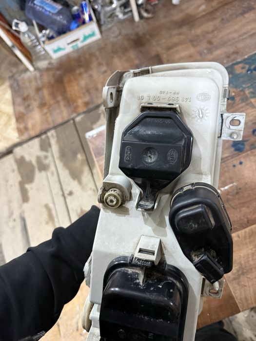 Фара пассат б4 левая hella оригинал