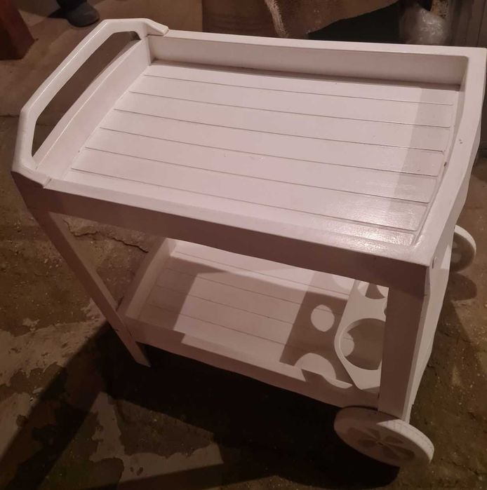 Градинска количка на колелца без забележки с поставки за чаши/бутилки