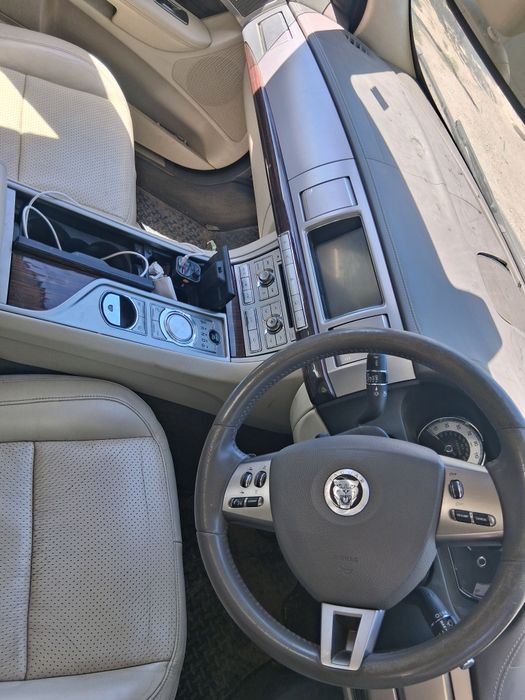 Vand Jaguar XF  detalii in privatt