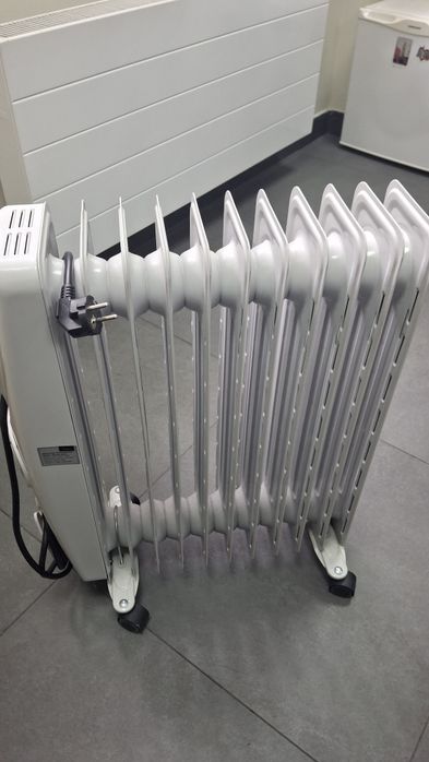 Продам обогреватель масляный Midea