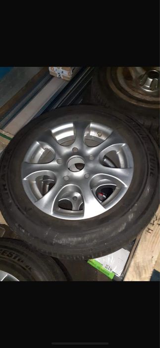 Vand jante  cu cauciucuri aproape noi  235/60/16