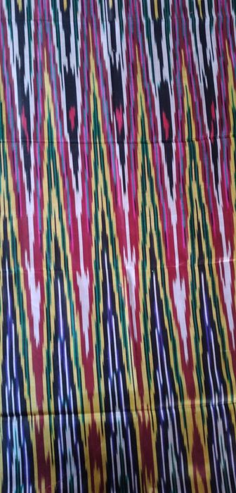 Миллий ипак атлас материал сотилади.