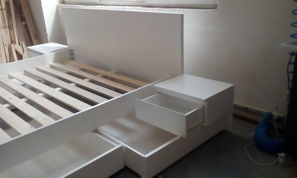 TRANSPORT GRATUIT.Pat matrimonial din lemn masiv cod 212