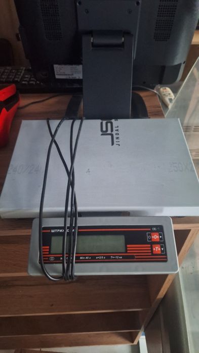 Стелаж. Барная стойка.  Холодильник.  Моноблок.