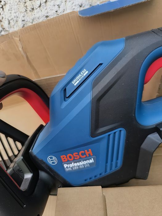Акумулаторна ножица за жив плет GHE 18V-60 без батерия, НОВА