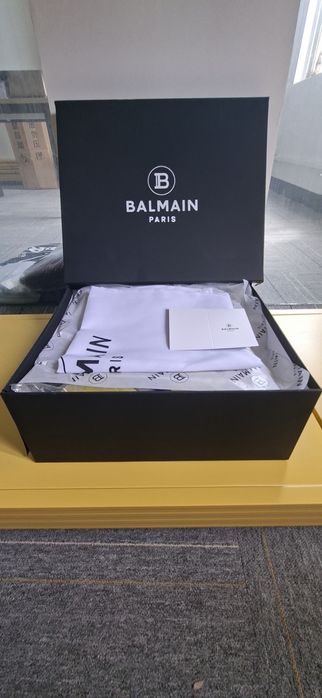 Adidași Balmain.