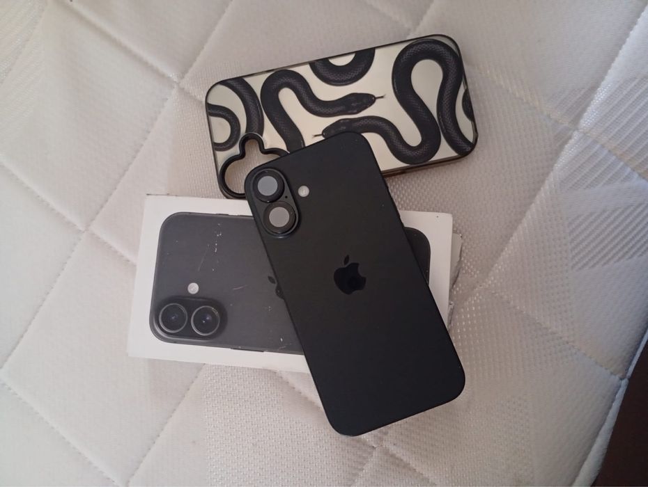 Айфон 16  без царапин