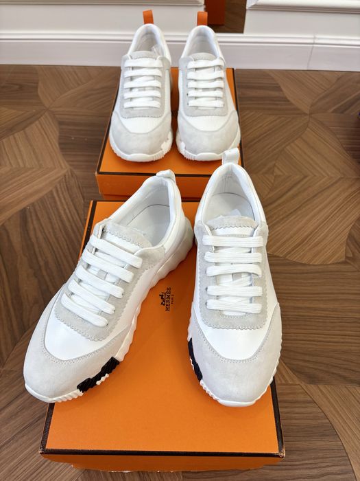 продается кроссовки со скидкой