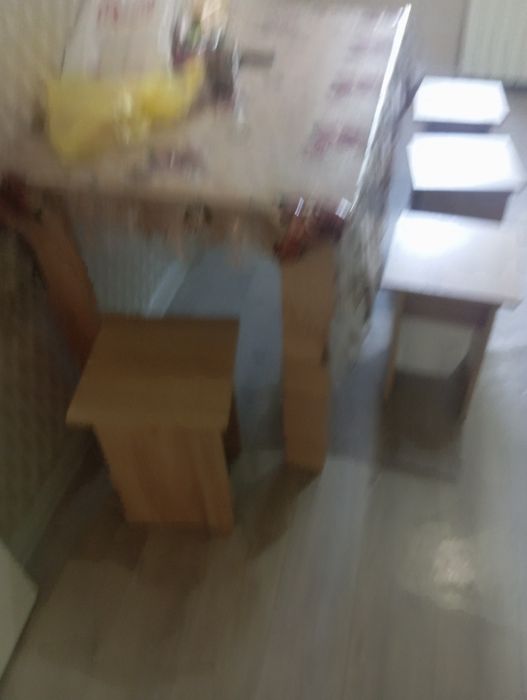 Кухонный стол с табуретками