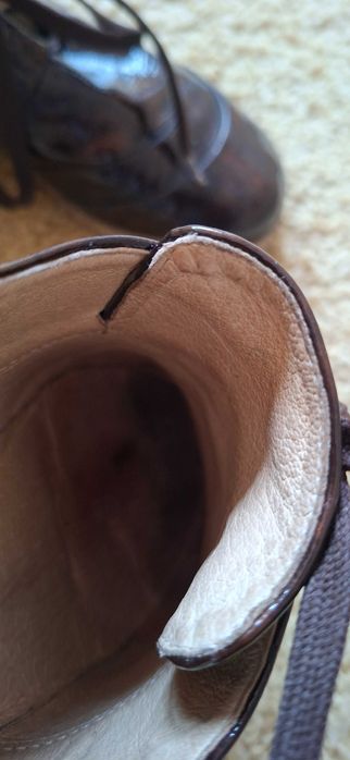 Pantofi de toamna , nr 39,din piele lucioasa, cu piele si pe interior