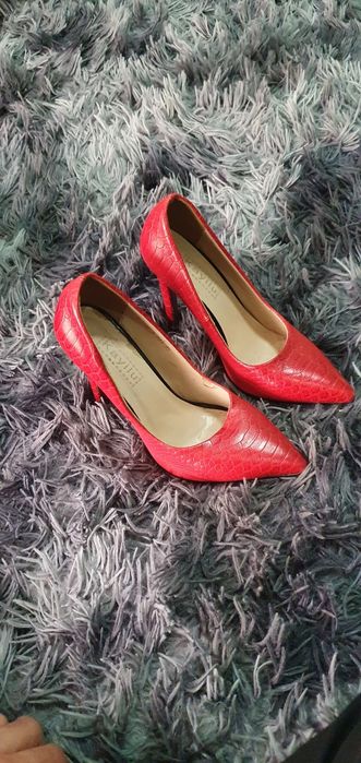 Tuflik jenskiy razmeri 35, 3 ta,