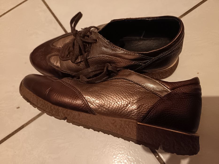 Vând adidasi dama achiziționați din Italia