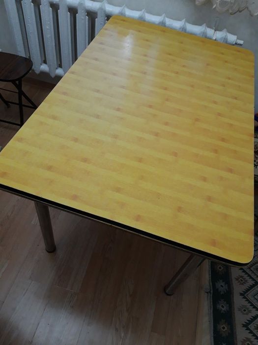 Продам стол 90*120