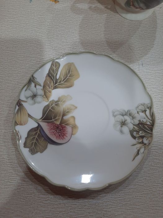 Абсолютно новый, коробочного хранения, очень красивый,  чайный сервиз