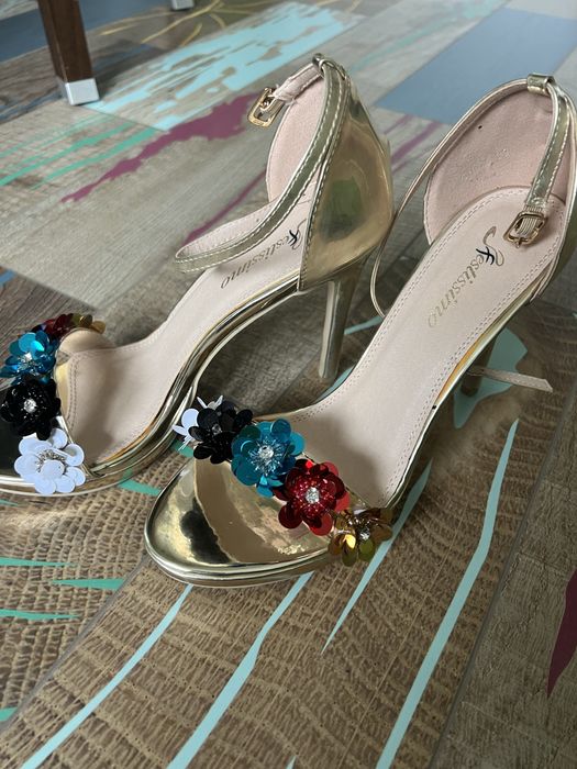 Елегантни обувки и сандали