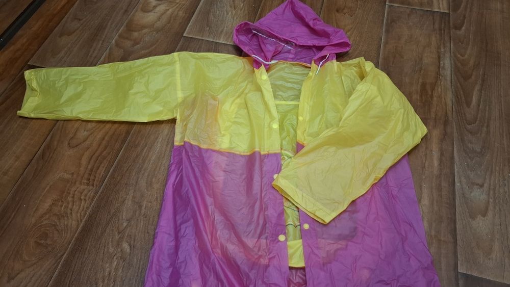 Резиновые боты и дождевик