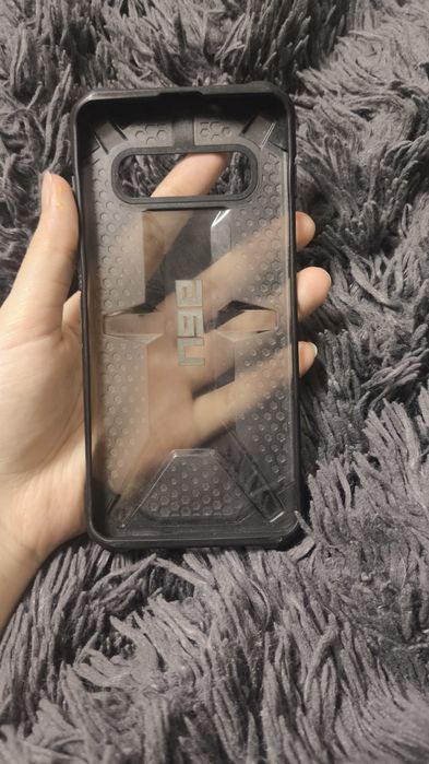 продам чехол UAG на Samsung s10+