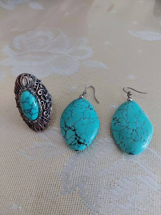 Комплект из  бирюзы.