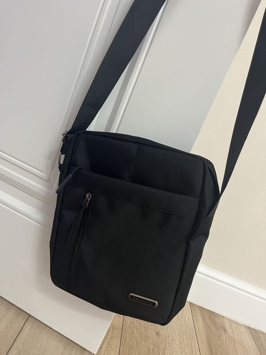 Продаю барсетку черный