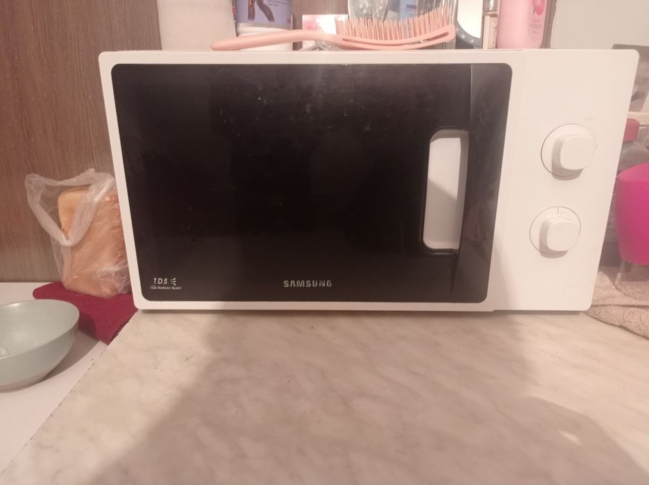 Микроволновка в рабочем состоянии 100пр,торг есть хороший