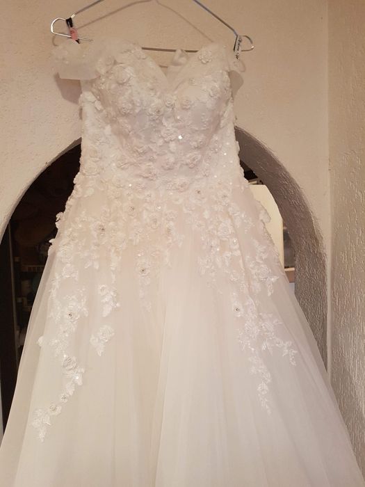 Vand rochie de mireasă