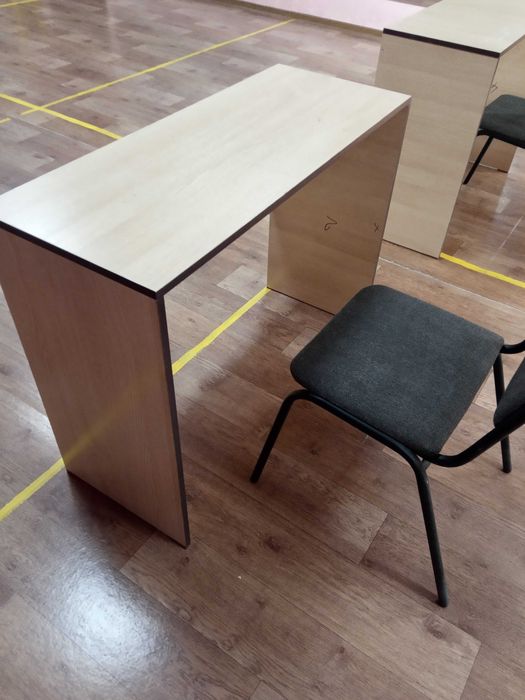 Столы для конференций и гримерные