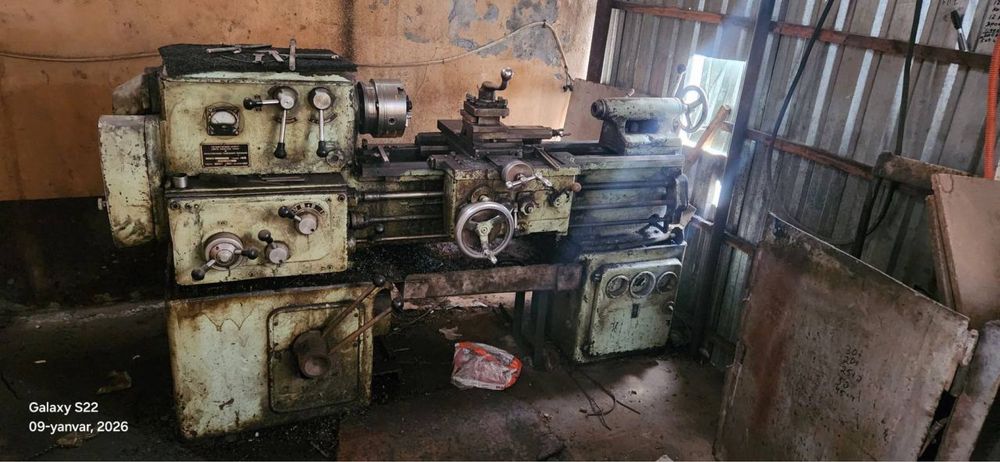 Tokarni stanok 1a616