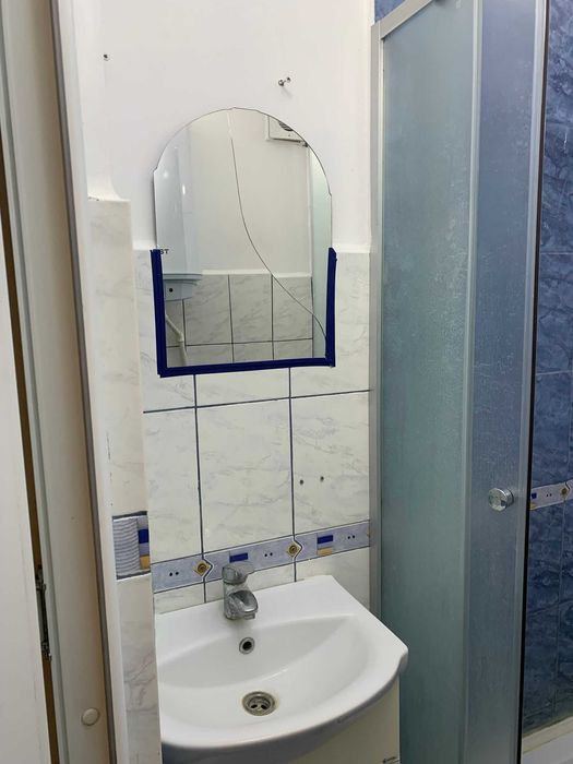 Închiriez garsonieră bloc de apartamente Micro XIV