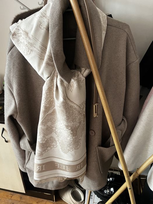 Модерен чисто нов шал