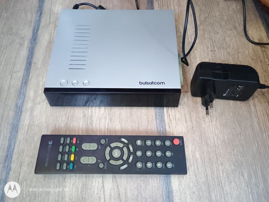 HDTV, сателитен приемник на Булсатком, с дистанционно и захранващ адаптер