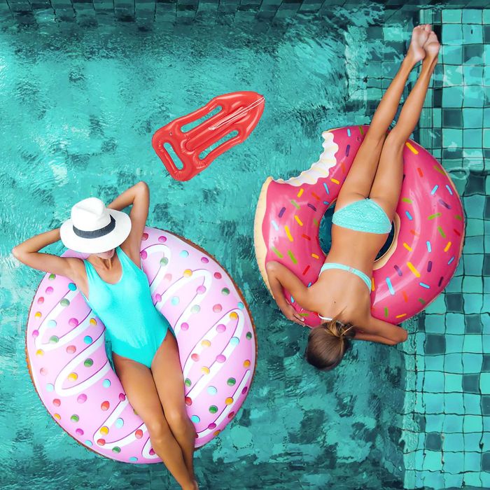 Colac de salvare gonflabil rosu cu snur pentru umar 30 x 64 cm