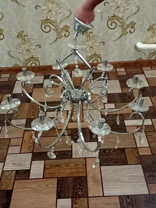 Люстра  восьмирожковая