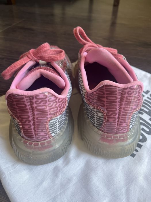 Кецове Moschino Couture,Чехли Versace и кецове Yamamoto