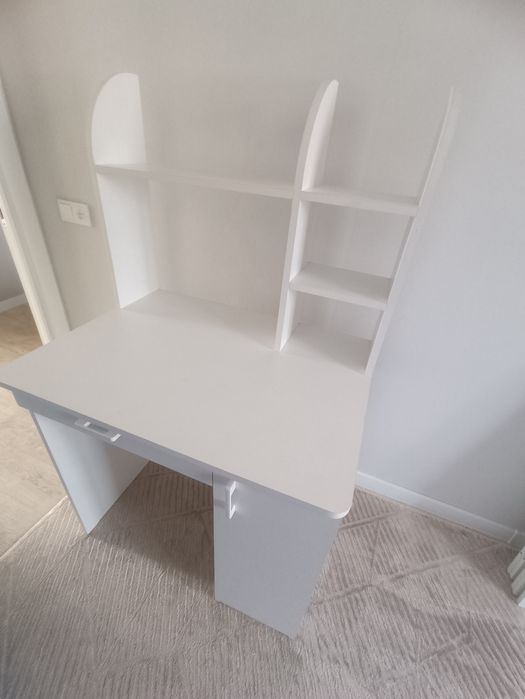 Срочно стол письменный. Сатамын шуғыл түрде!