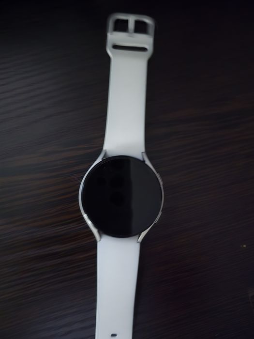 Срочно продам Часы  б/ у Samsung watch 5 в отличном состоянии