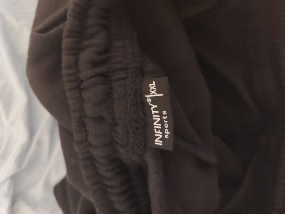 Pantaloni trening noi