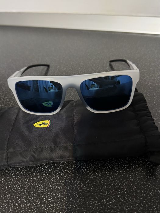 Ochelari de soare Ferrari