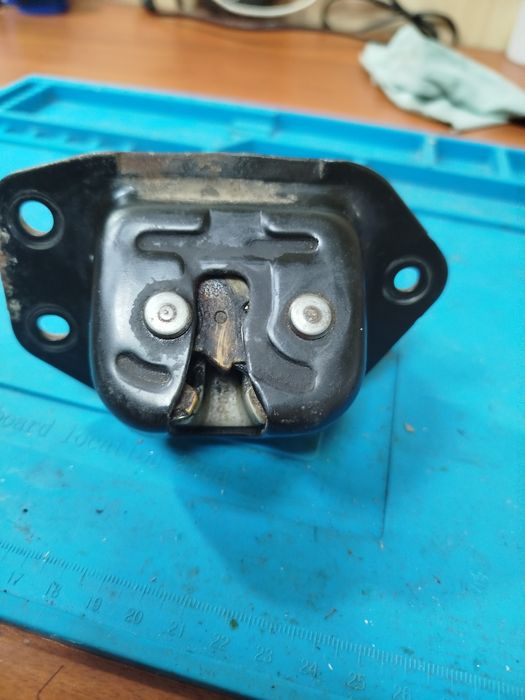 Замок багажника Nissan Note