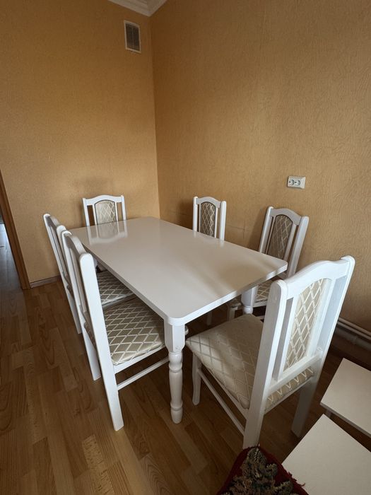 Обеденный комплект: стол + 6 стульев