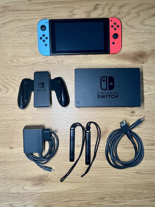 Nintendo Switch V2 Пълен Комплект