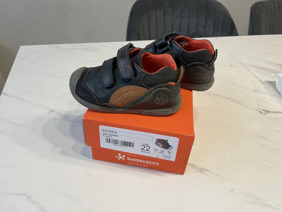 Обувки biomecanics номер 22